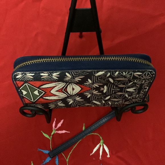 Tory Burch Kerrington Leather Wristlet - Picture 3 of 11